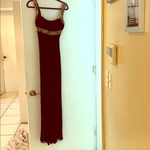 Gown in a size 10 by Beyond a division of Govani🌟